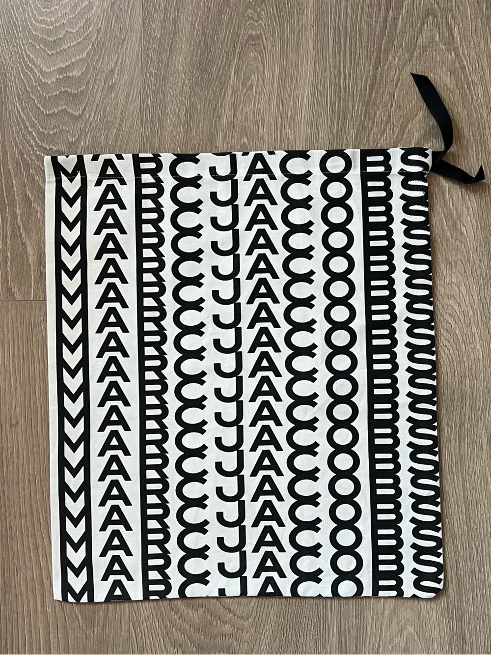 Marc Jacob’s dust bag (C175)